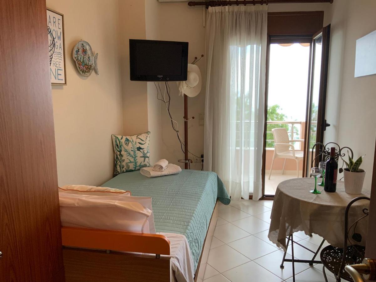 Maria'S Apartment Tsoutsouros  Bagian luar foto